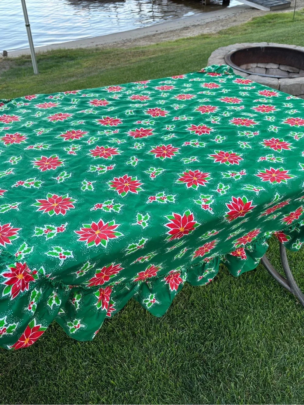 Vtg Christmas Poinsettia Round Tablecloth 70” Green Cotton Ruffle Border EUC